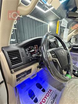 تۆیۆتا لاند کروزەر